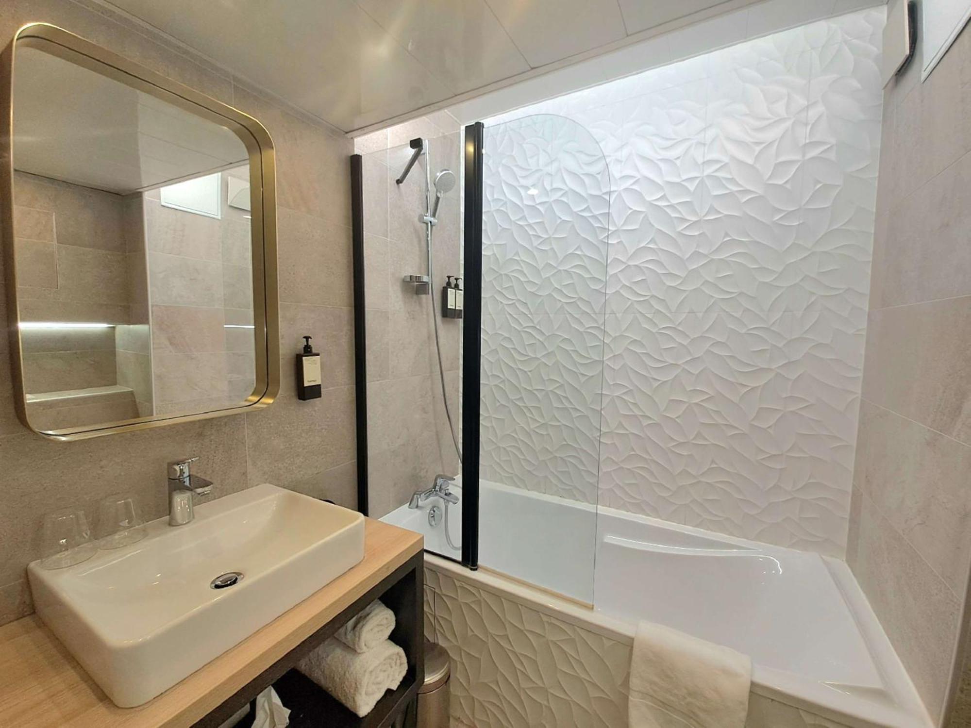 Best Western Plus Opera Batignolles Paris Exterior foto